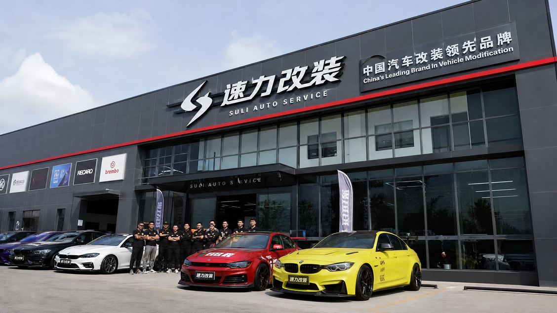 探秘黄色仓库修车公司：金牌机械师的一天生活视频记录